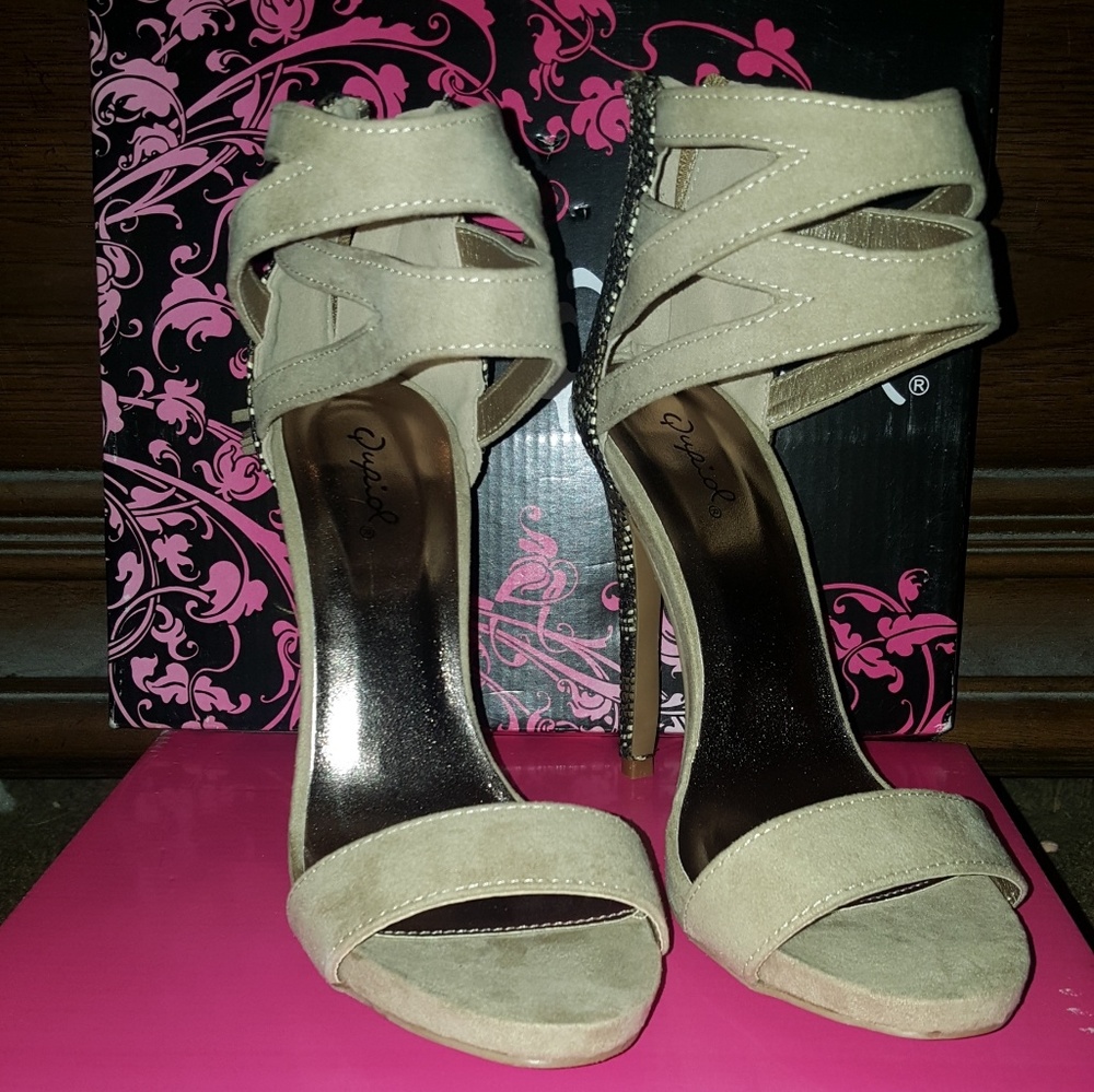 💕SEXY nuetral heel